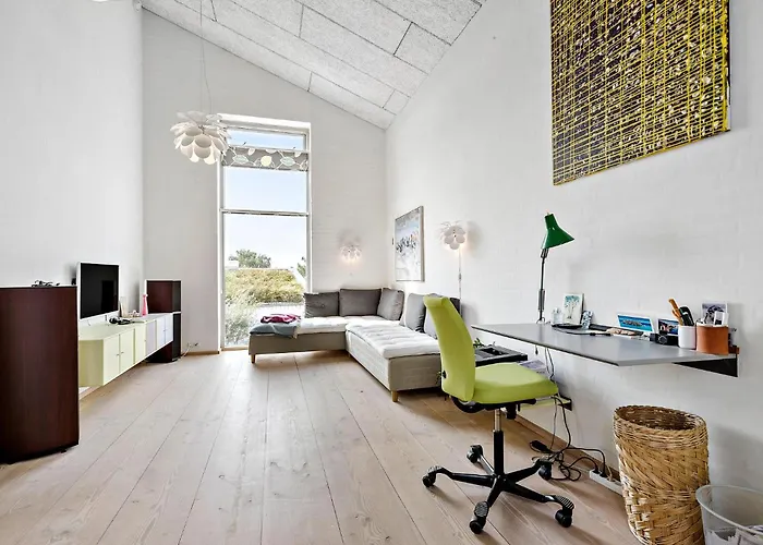 3 Bedroom Awesome In 別荘 Grenå